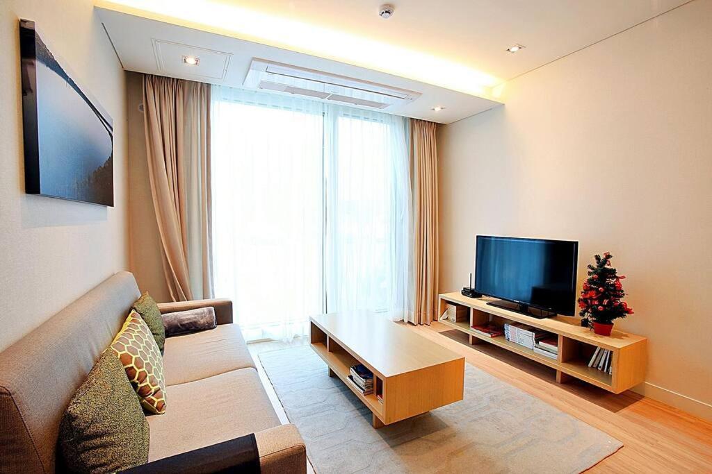 Coveted Palms Village Pension Jeju Eksteriør billede