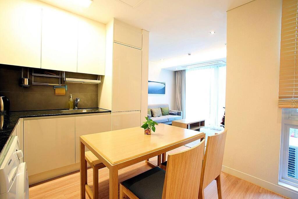 Coveted Palms Village Pension Jeju Eksteriør billede