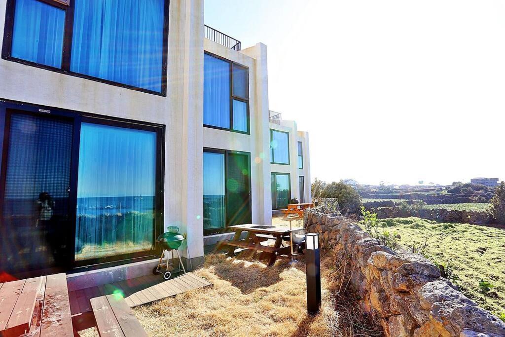 Coveted Palms Village Pension Jeju Eksteriør billede