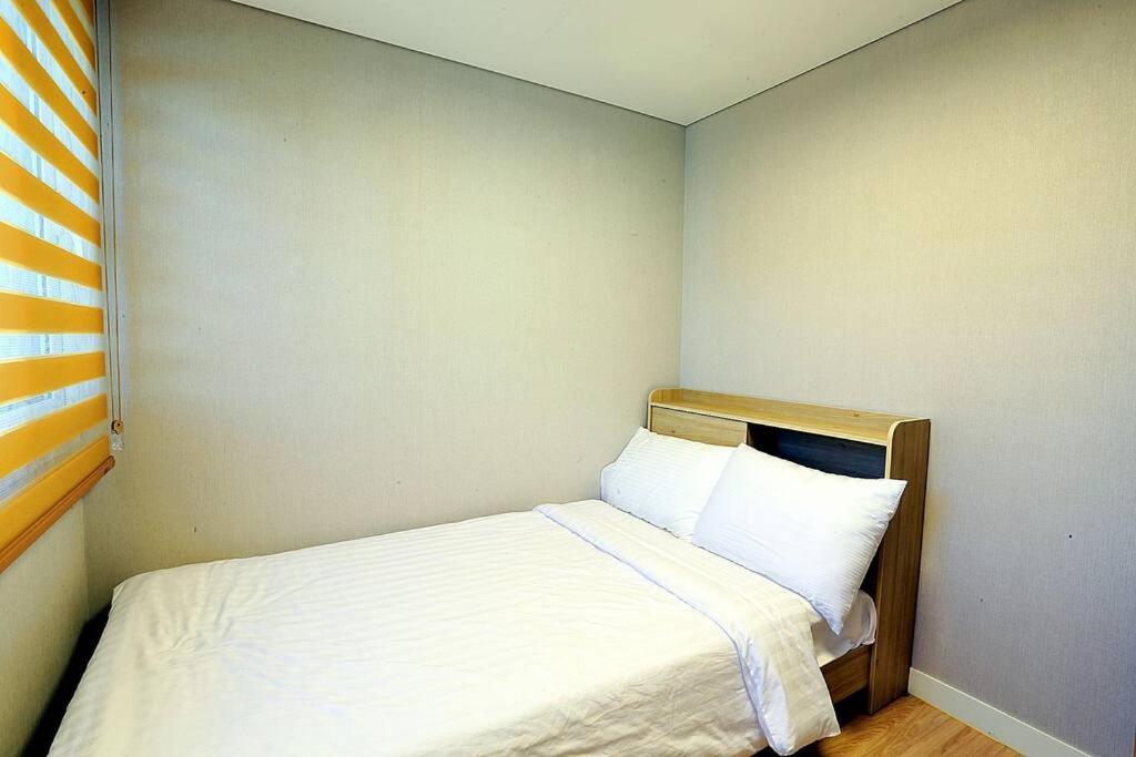 Coveted Palms Village Pension Jeju Eksteriør billede