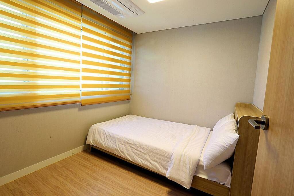 Coveted Palms Village Pension Jeju Eksteriør billede